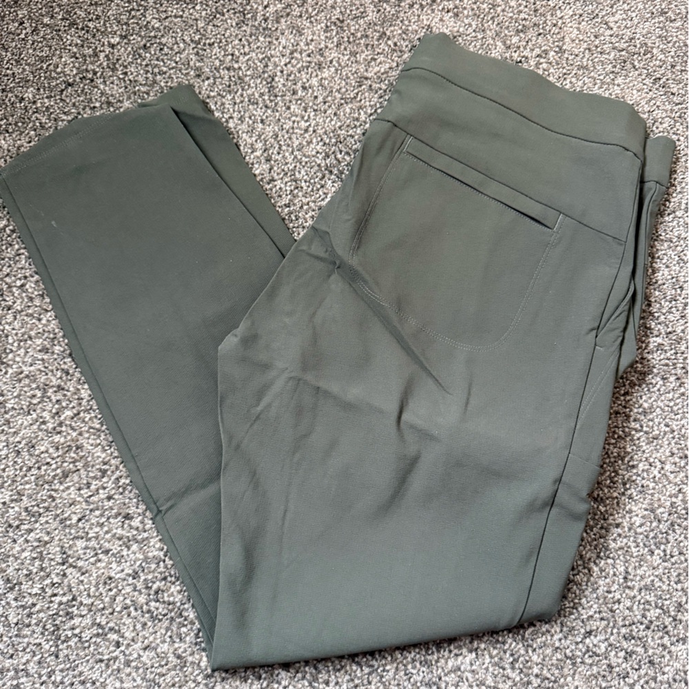 Athleta women’s pants in Olive